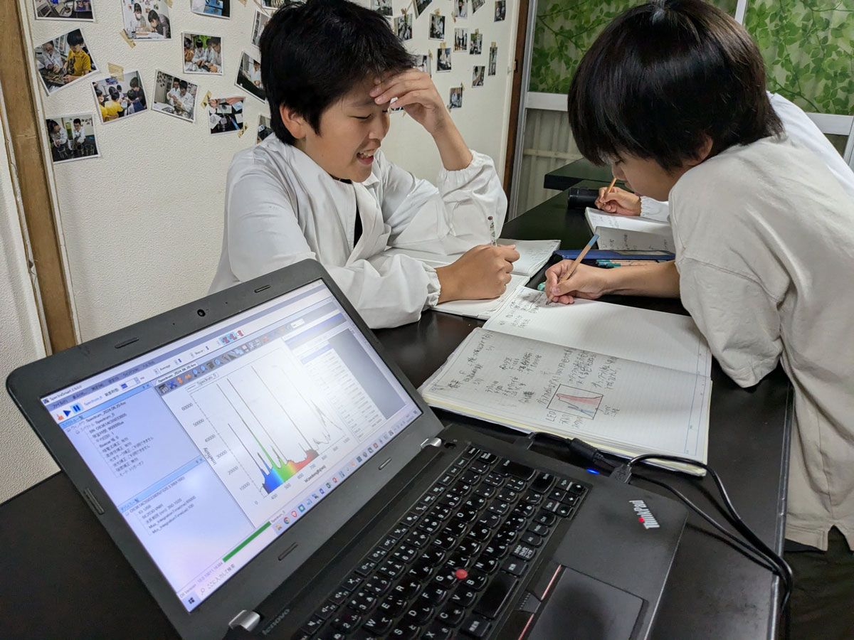 研究部 ステップアップコース・チャレンジコースでの研究の様子