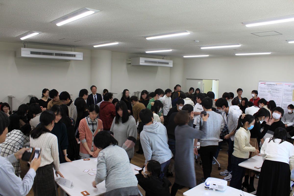 構造式かるた大会の様子