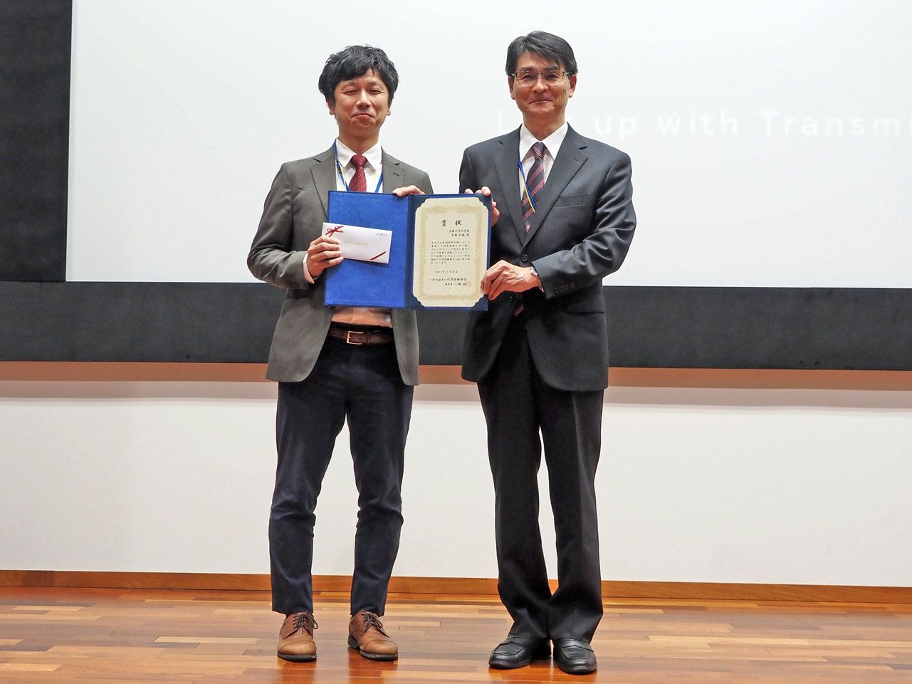 2024年度色材研究発表会にてJAICI賞授賞式の様子 2024年度色材研究発表会にてJAICI賞授賞式の様子