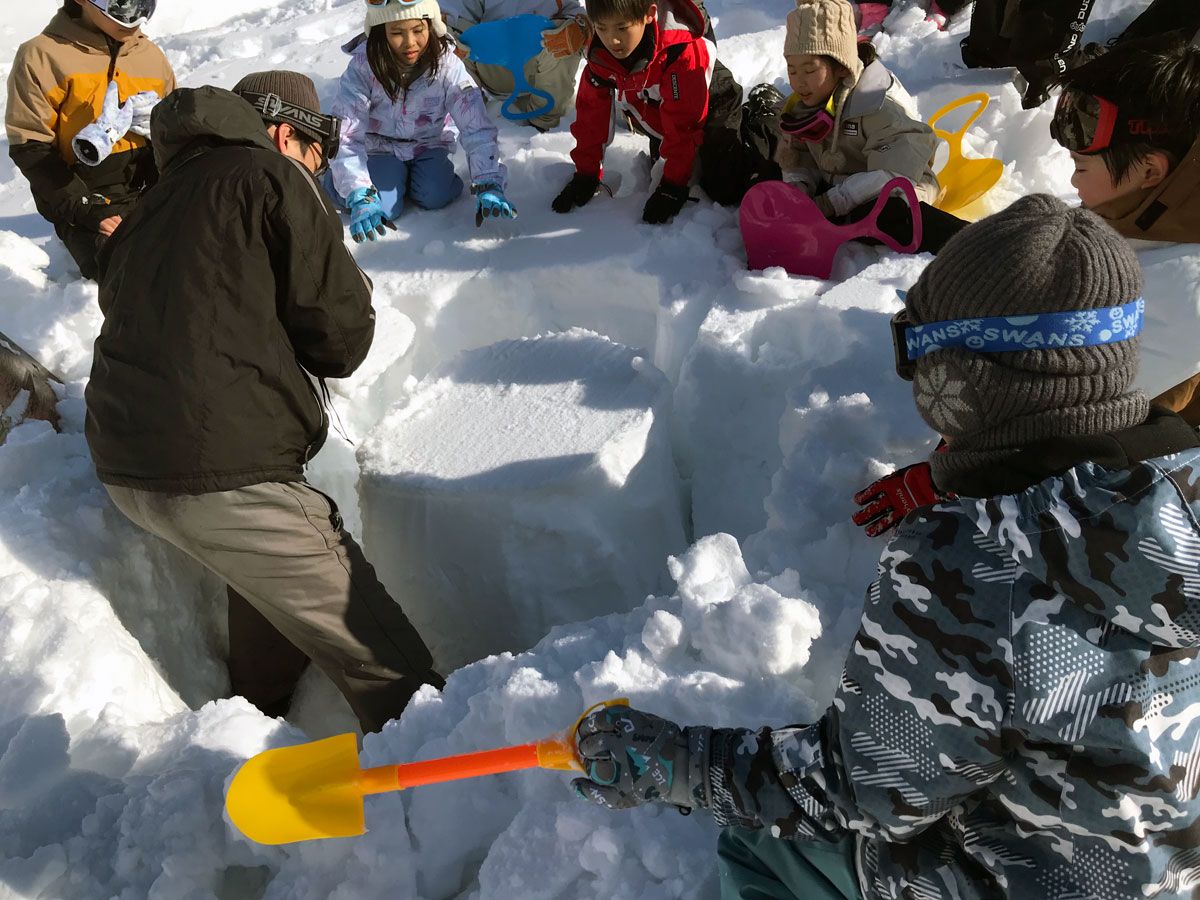 雪山で過ごす冬の修学旅行
