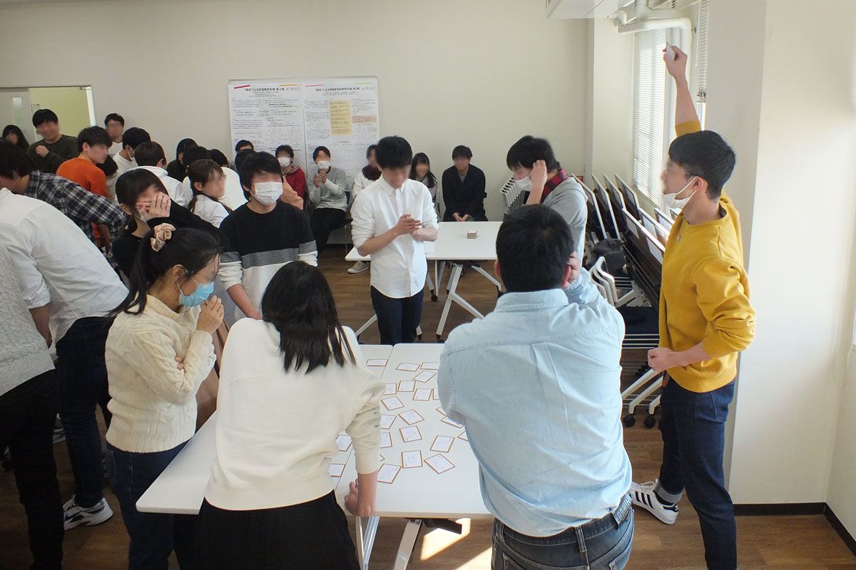 構造式かるた大会の様子