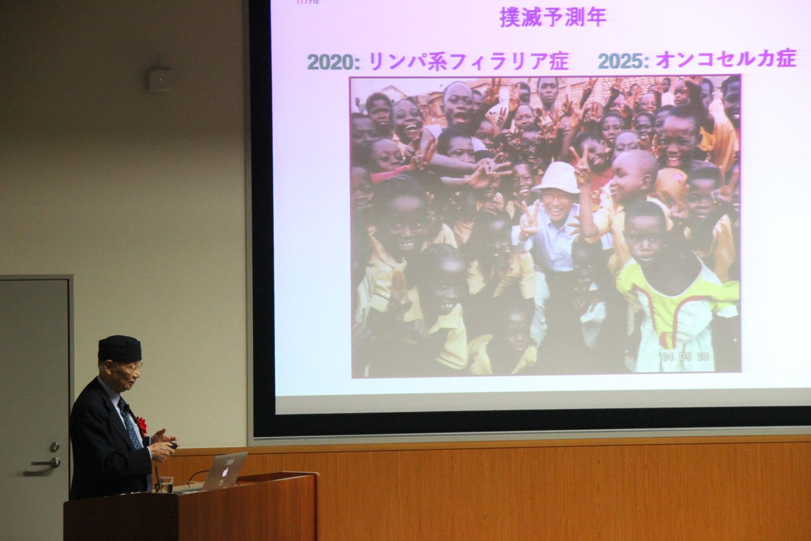 (写真2)大村智博士の講演会 (写真2)大村智博士の講演会