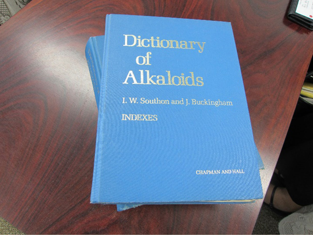 Chapman & Hall社出版の「Dictionary of Alkaloids」